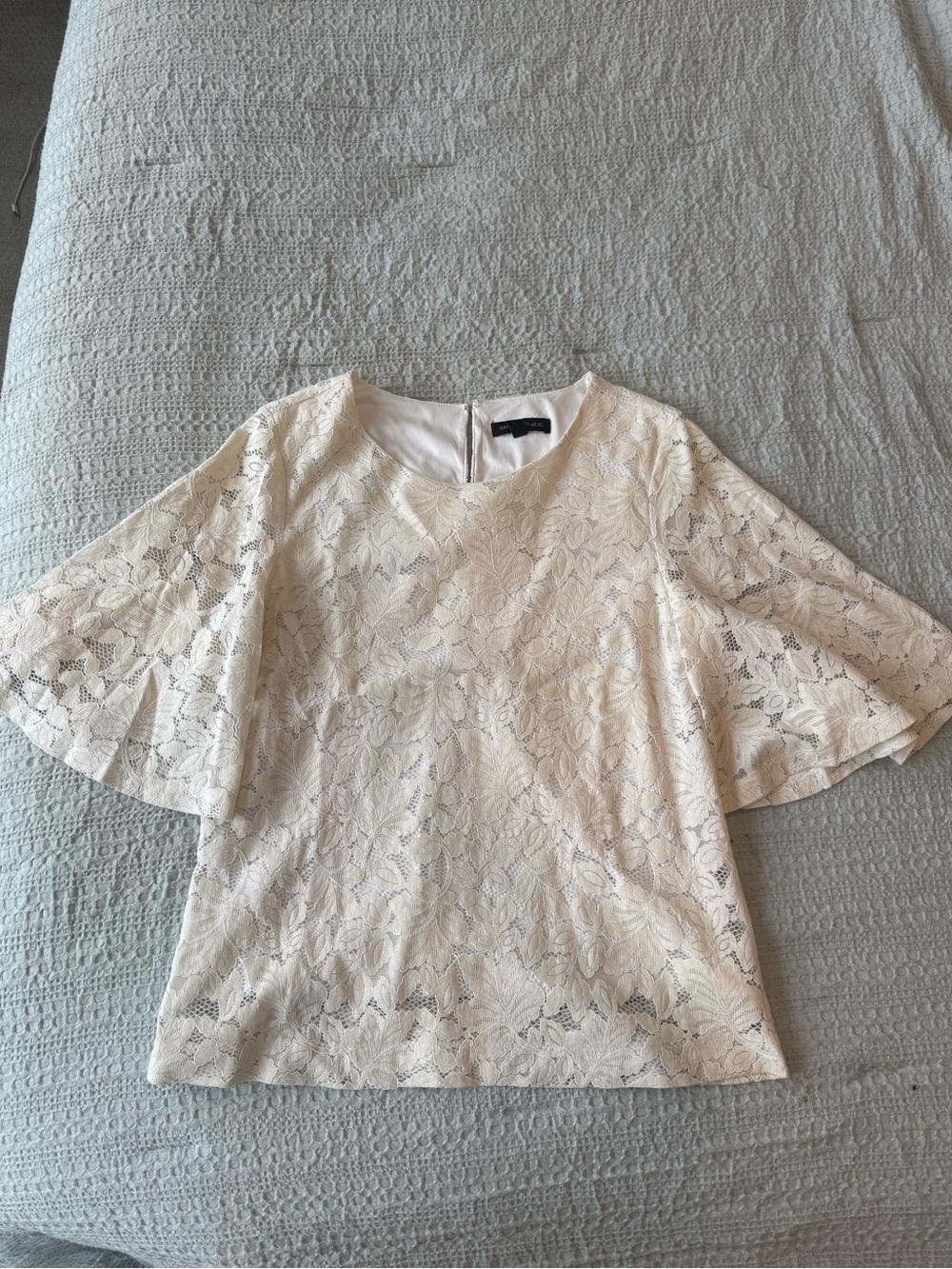 Banana Republic Cream Lace Flutter-Sleeve Blouse